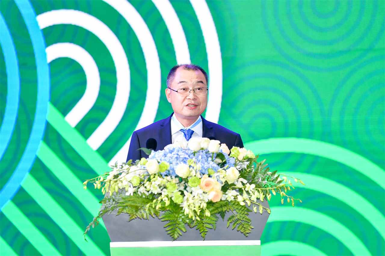 张在峰作闭幕主持